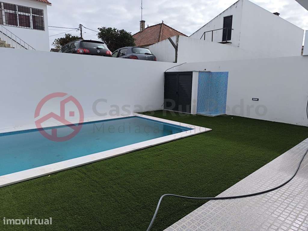 Moradia Geminada de Dois pisos com Piscina e Pérgula, Fernão Ferro - Grande imagem: 3/35