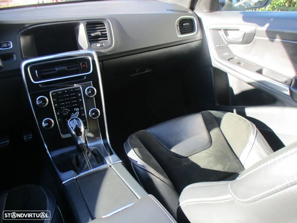 Volvo V60 2.0 D4 R-Design Summum Geartronic - 44