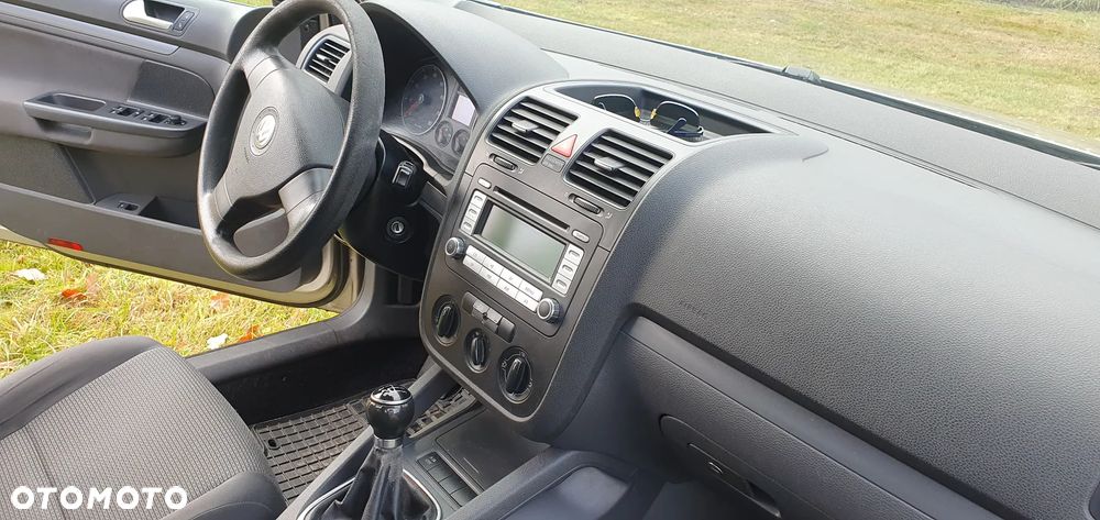 Volkswagen Jetta 1.6 FSI Comfortline - 9