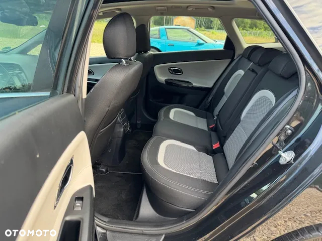 Kia Ceed 1.6 CRDi 128 ISG SW Platinum Edition - 31