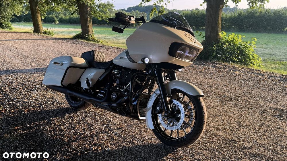 Harley-Davidson Touring Road Glide - 1