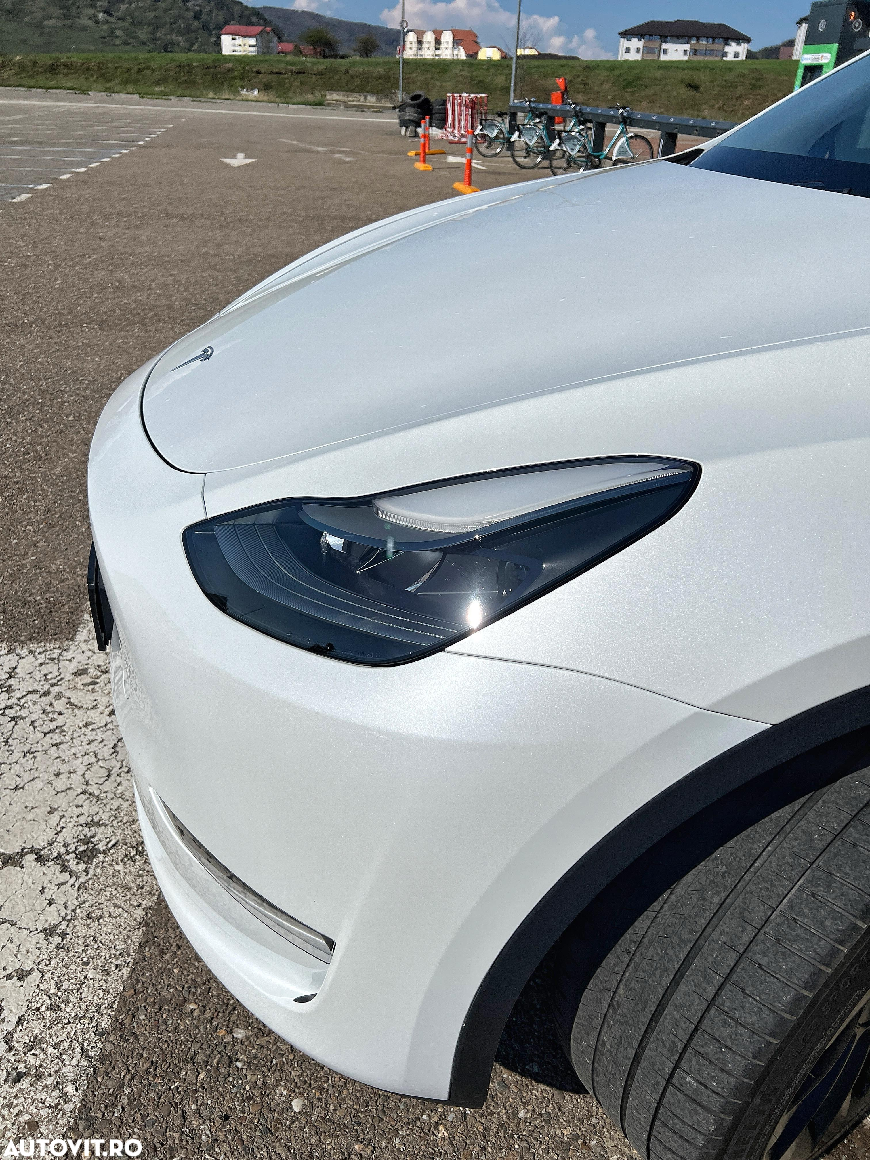 Tesla Model Y - 4