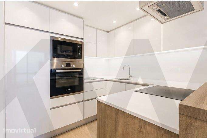 Apartamento T2 Remodelado em Tires com Terraço Privativo - Grande imagem: 5/17