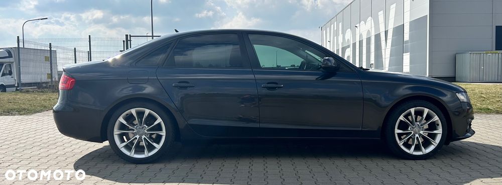 Audi A4 Limousine - 4