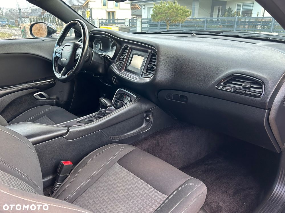 Dodge Challenger - 8