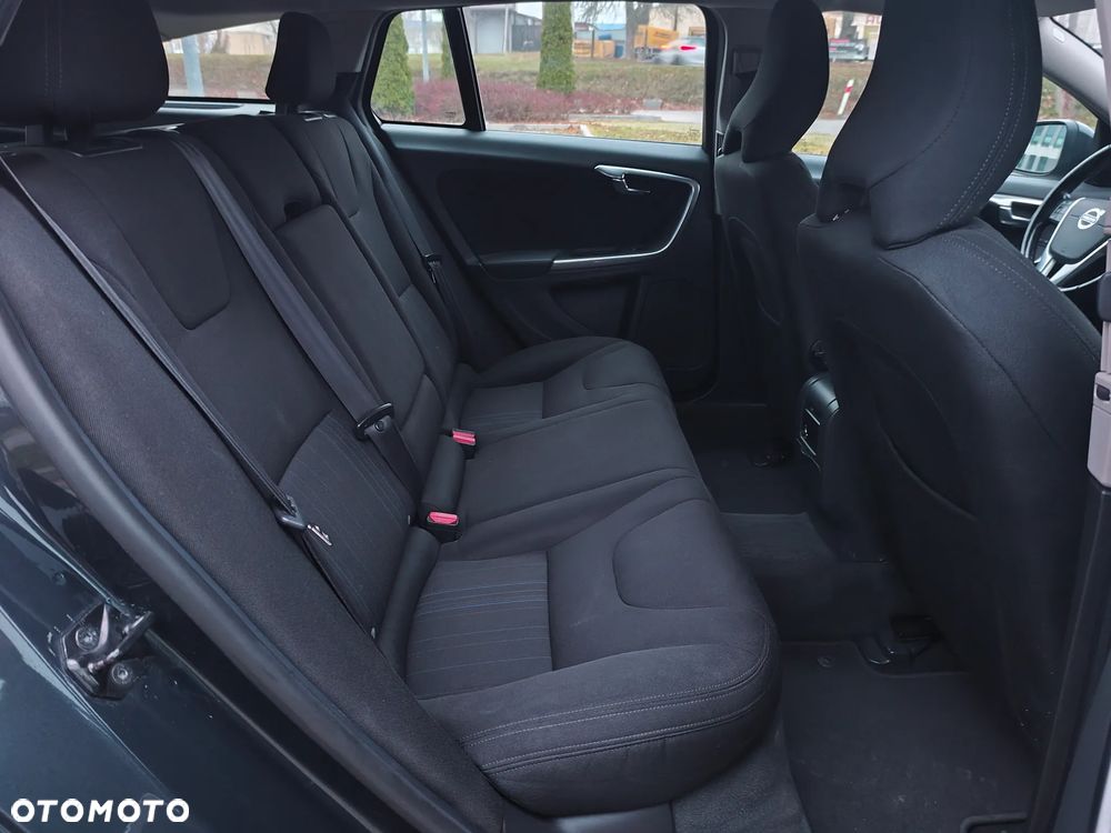 Volvo V60 D2 Momentum - 16