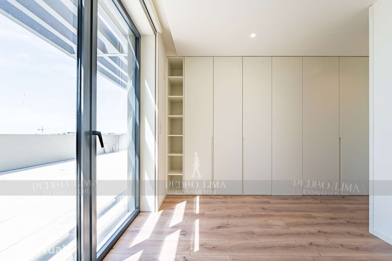 T2 NOVO com 241m2 com Terraços e 2 lugares de Garagem - Grande imagem: 5/32
