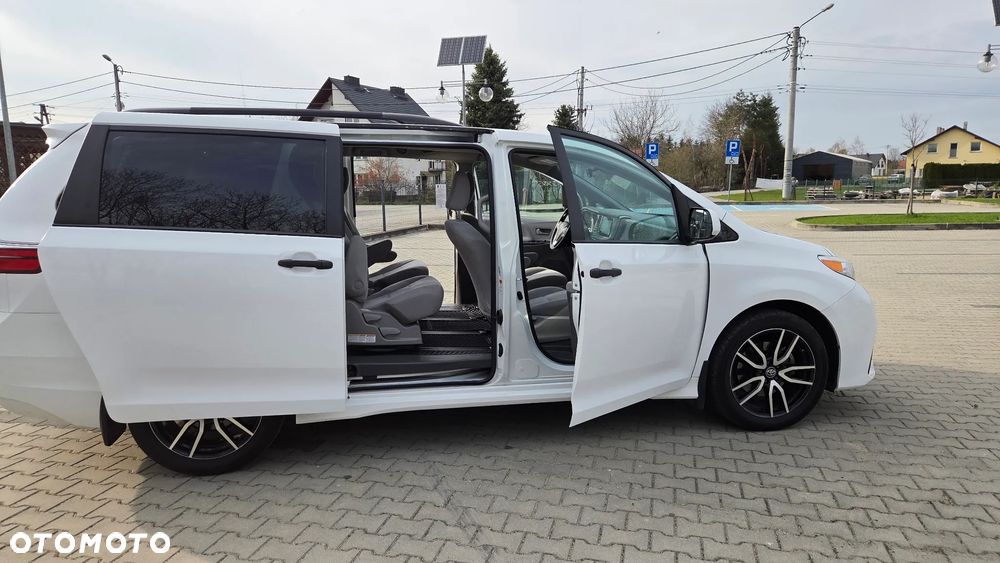 Toyota Sienna - 18