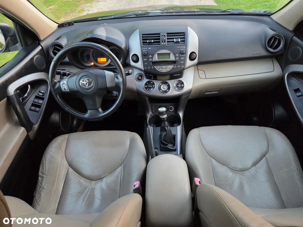 Toyota RAV4 - 7