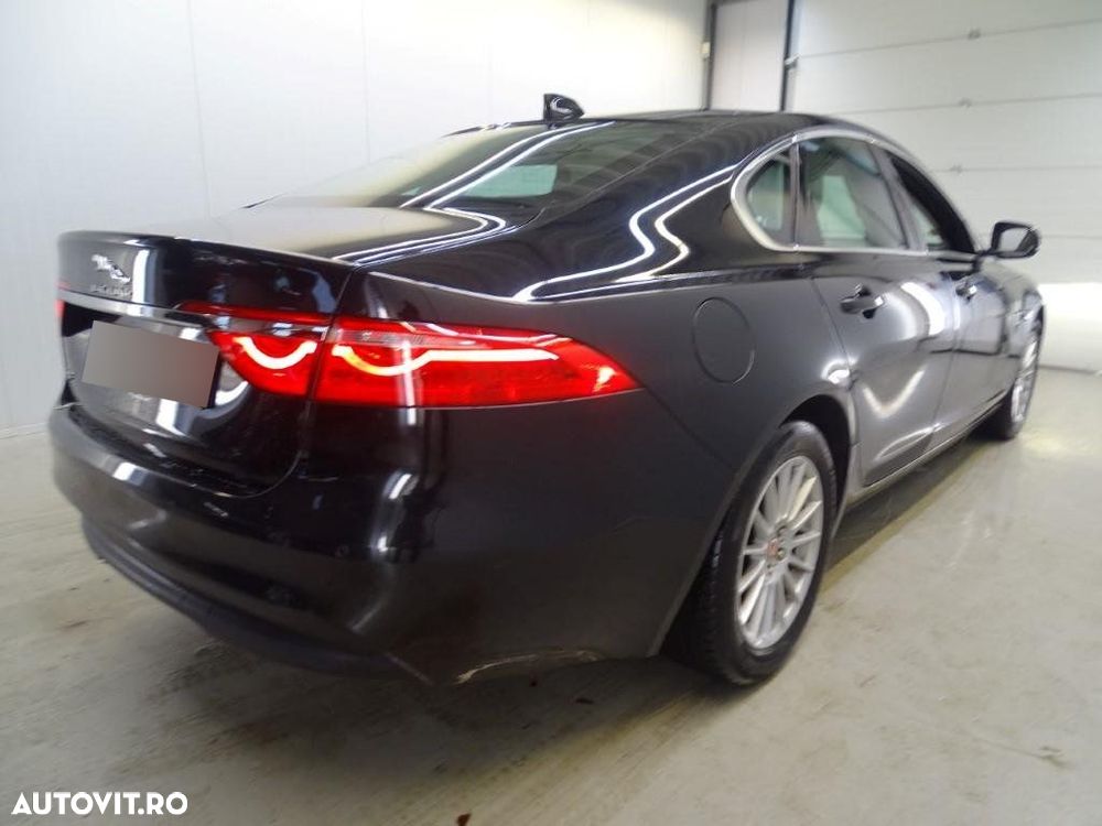 Jaguar XF 20d RWD E-Performance Prestige - 35
