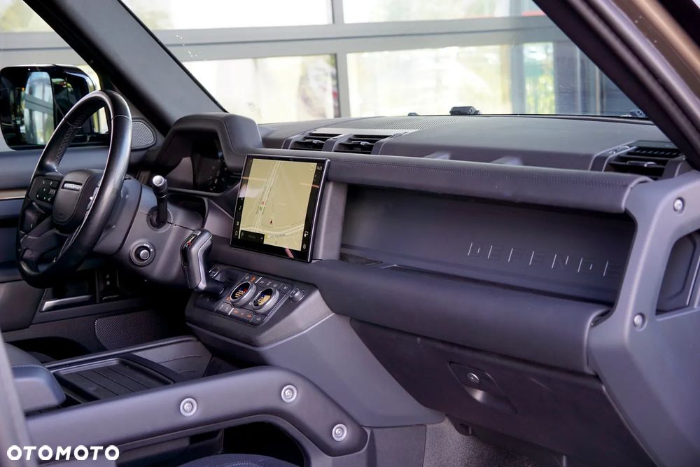 Land Rover Defender 3.0 D300 mHEV X-Dynamic HSE - 22