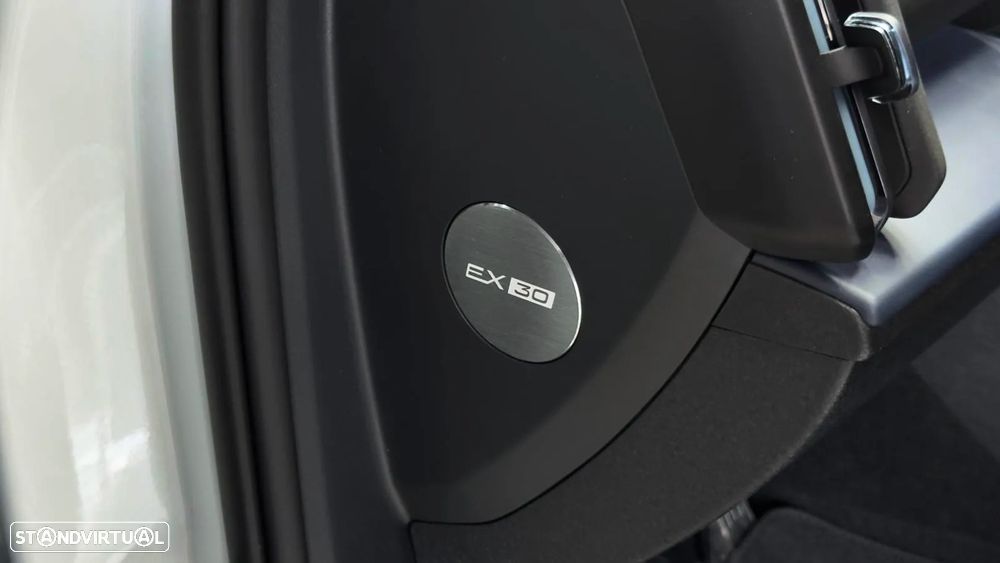 Volvo EX30 Single Motor Extended Range RWD Core - 27