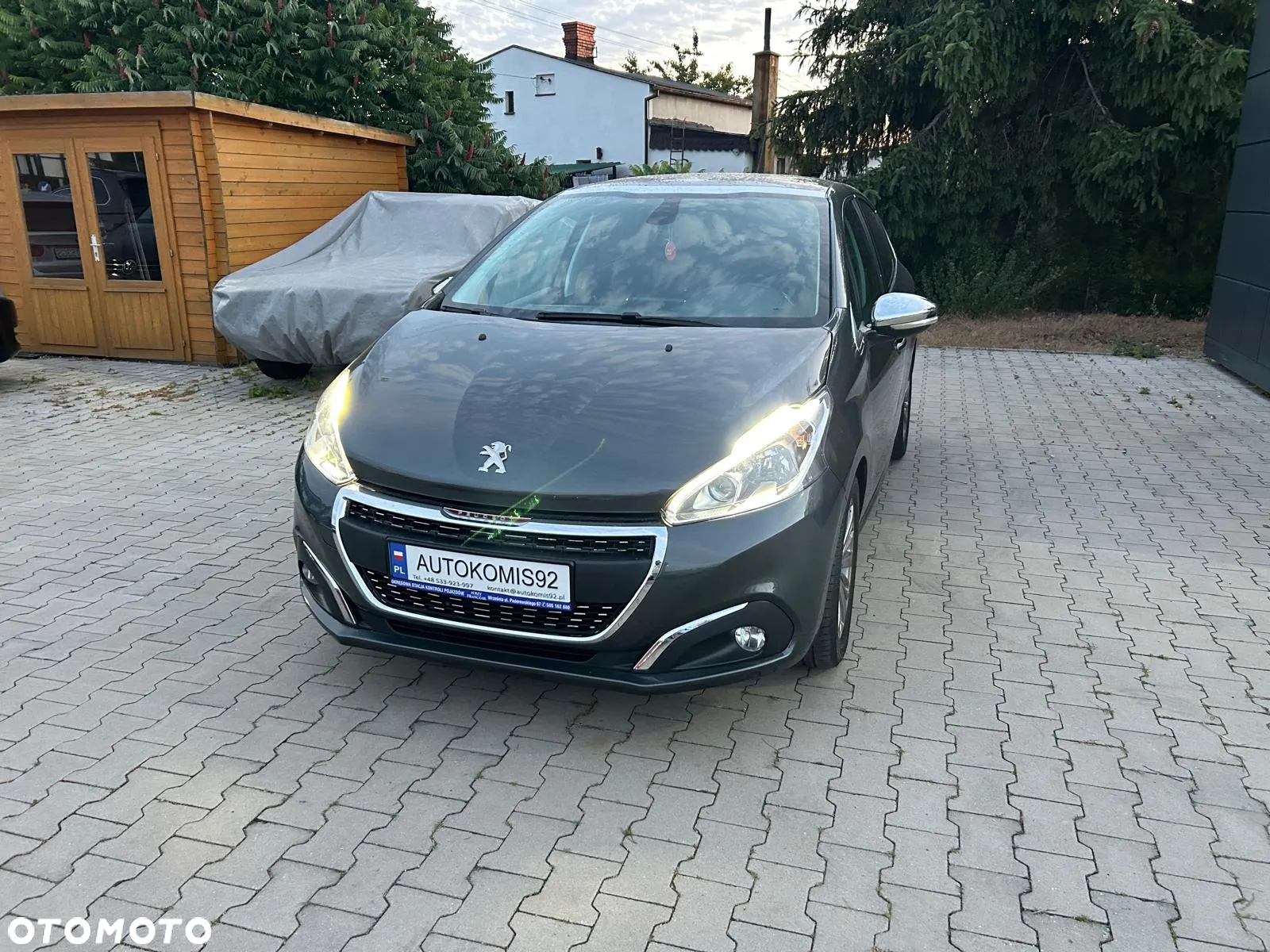 Peugeot 208 1.6 BlueHDi Allure S&S - 11