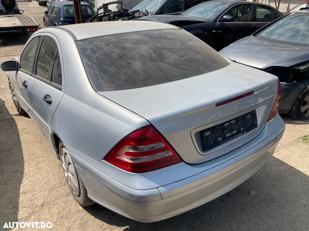 Dezmembrez Mercedes C Class W203 2.2 CDI 646.963 2005 - 2