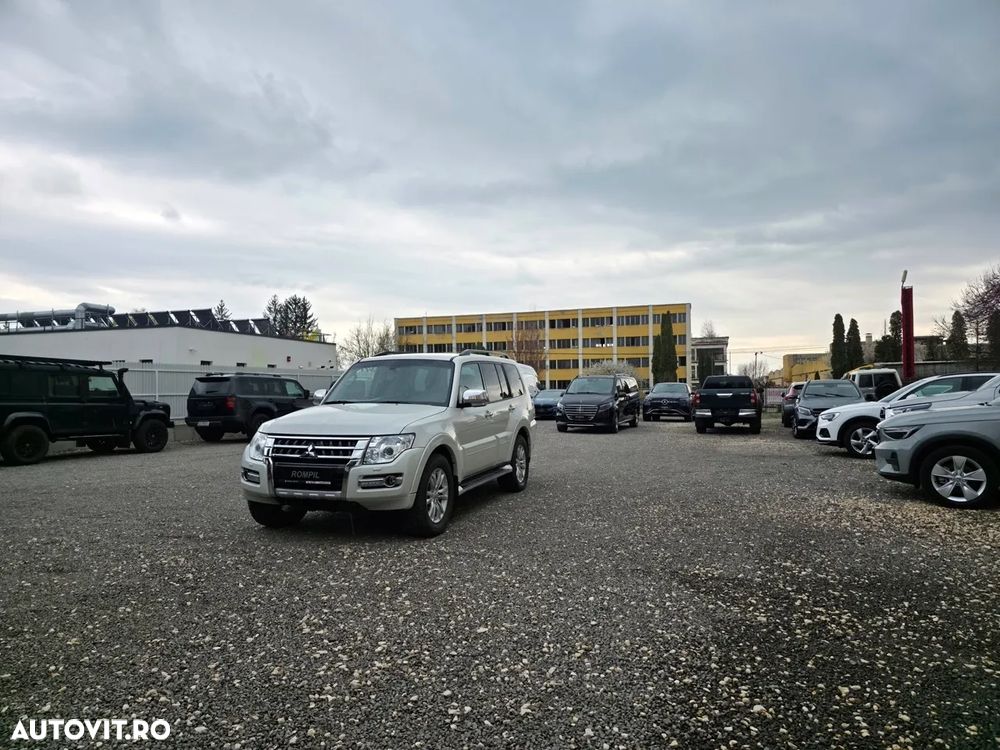 Mitsubishi Pajero - 20