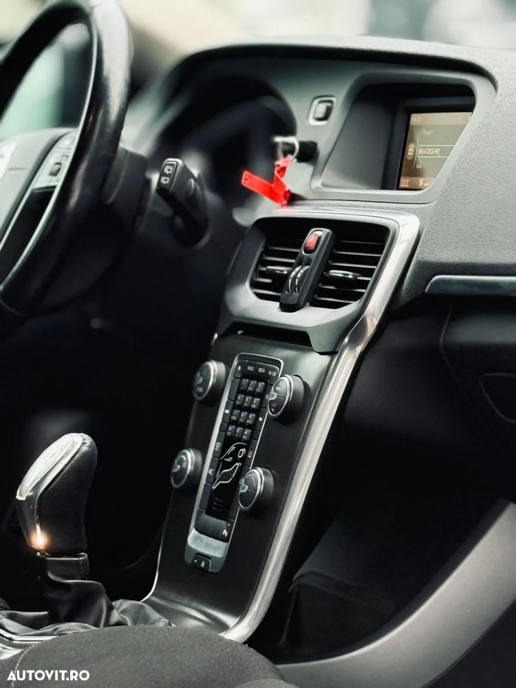 Volvo V40 D2 Kinetic - 9