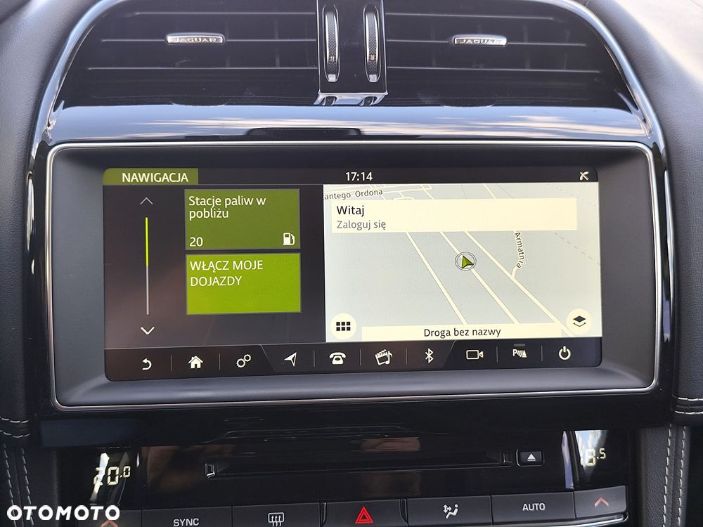 Jaguar F-Pace 20d AWD Chequered Flag - 25