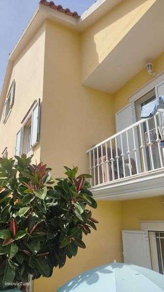 Moradia Triplex 2 Salas, Cozinha,1Despensa ,2Quartos,1 Suite,3WC - Grande imagem: 3/11