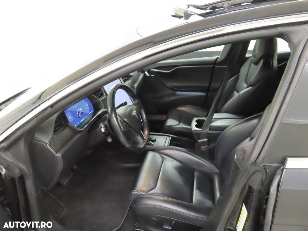 Tesla Model S - 3