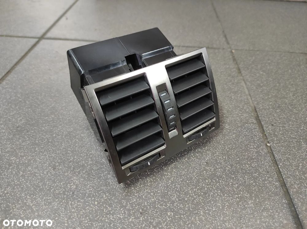 KRATKA KRATKI NAWIEWU TYŁ TYLNE SKODA SUPERB I 3U0819203 CAŁE SPRAWNE  WYSYŁKA !!!! - 2