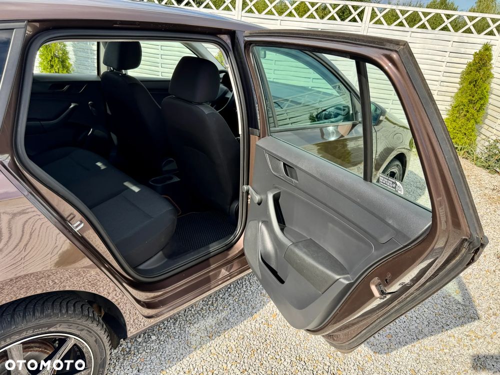 Skoda RAPID 1.2 TSI Style - 34