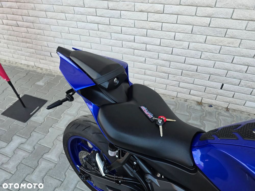 Yamaha R7 - 11