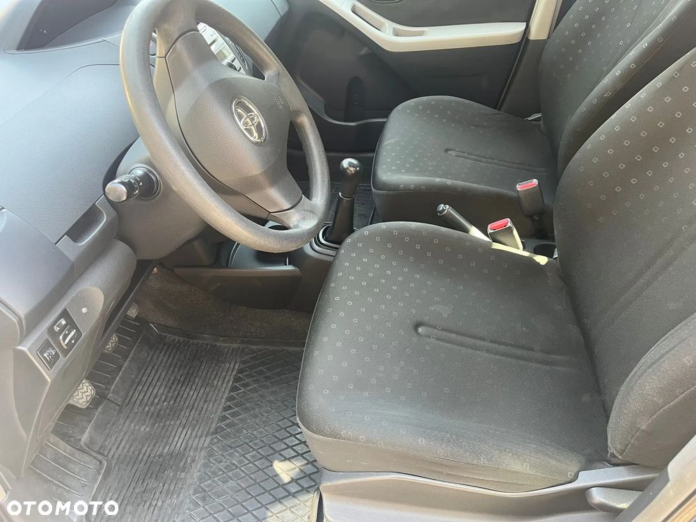 Toyota Yaris - 4