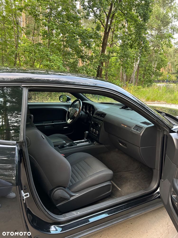 Dodge Challenger - 8