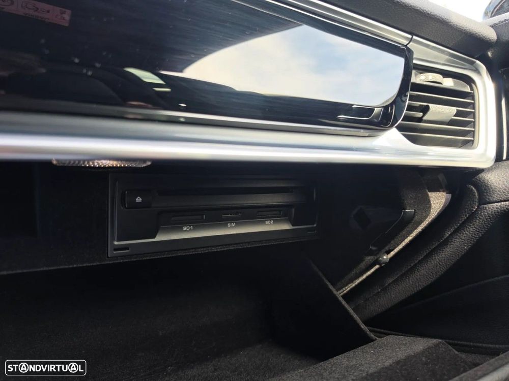 Porsche Panamera 4 E-Hybrid - 30