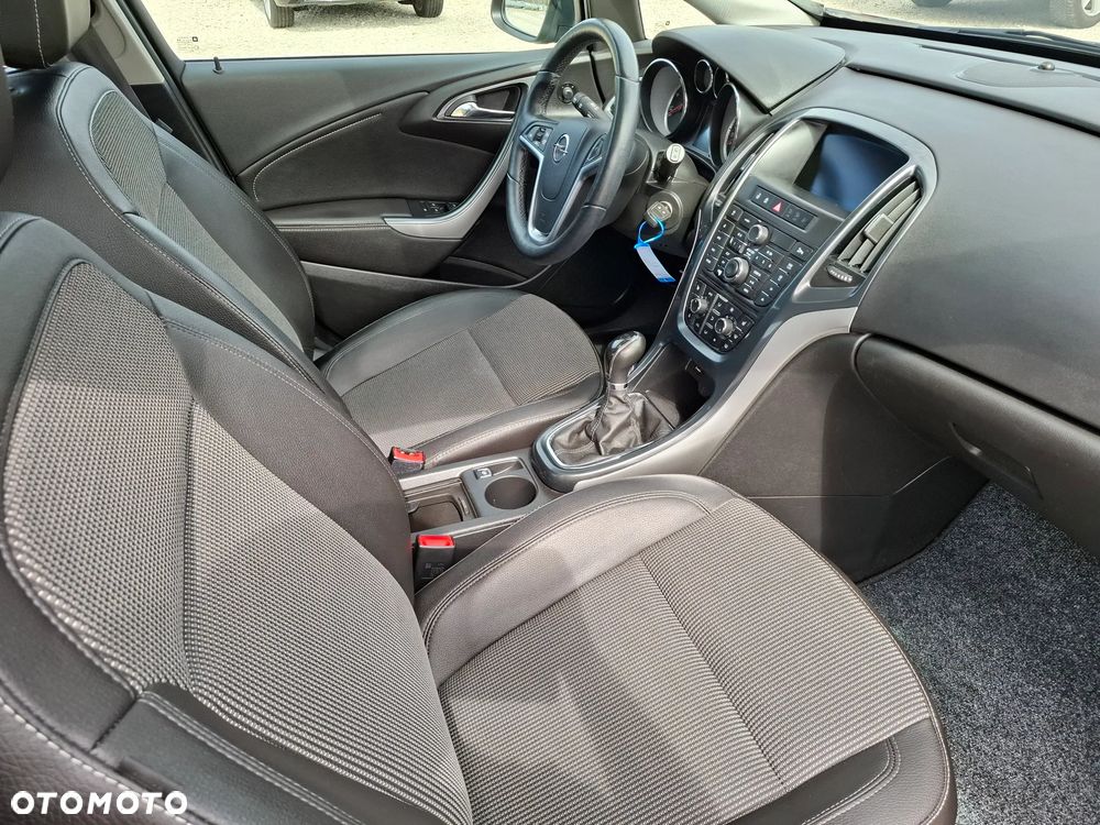 Opel Astra 1.6 T SIDI Cosmo S&S - 10