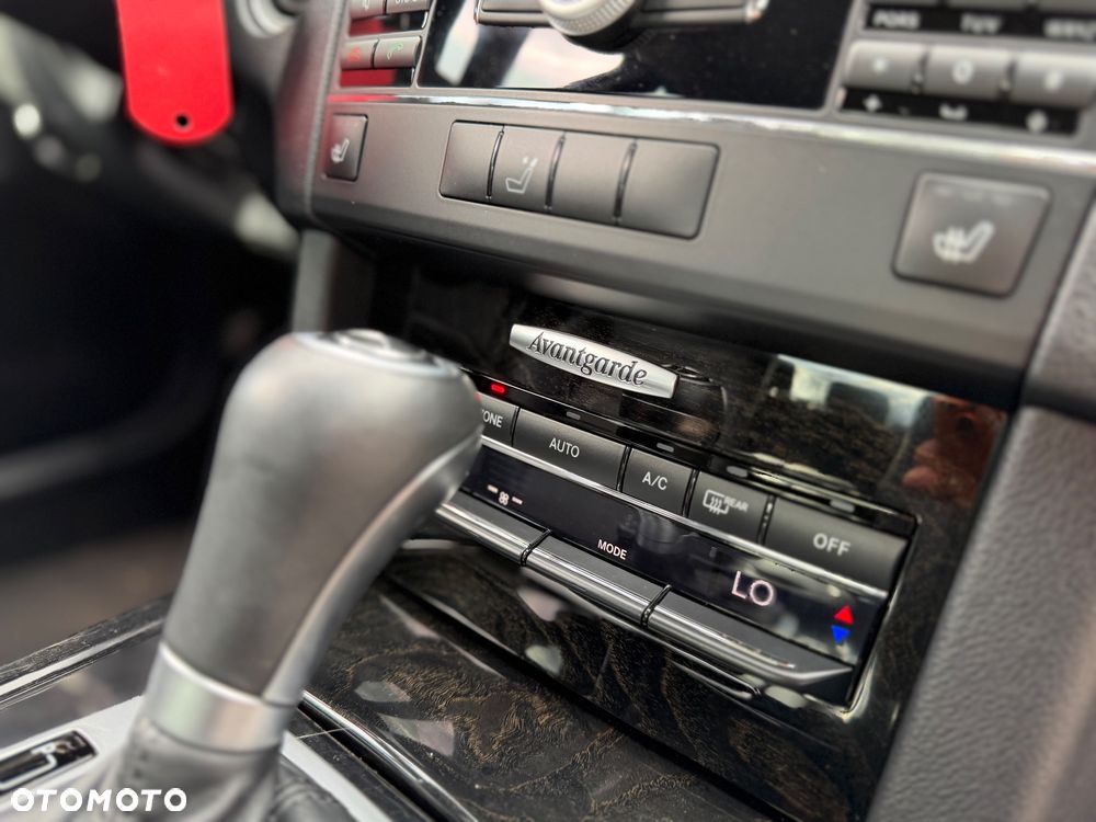 Mercedes-Benz Klasa E 250 CGI BlueEffICIENCY Avantgarde - 16