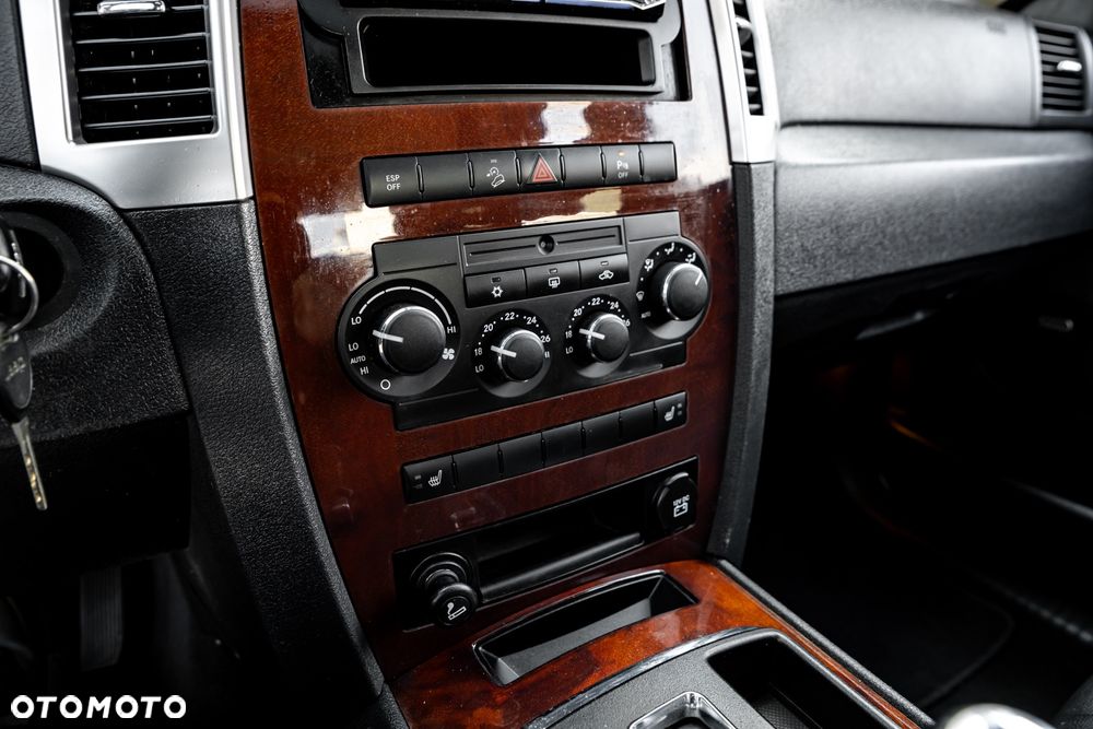 Jeep Grand Cherokee - 35