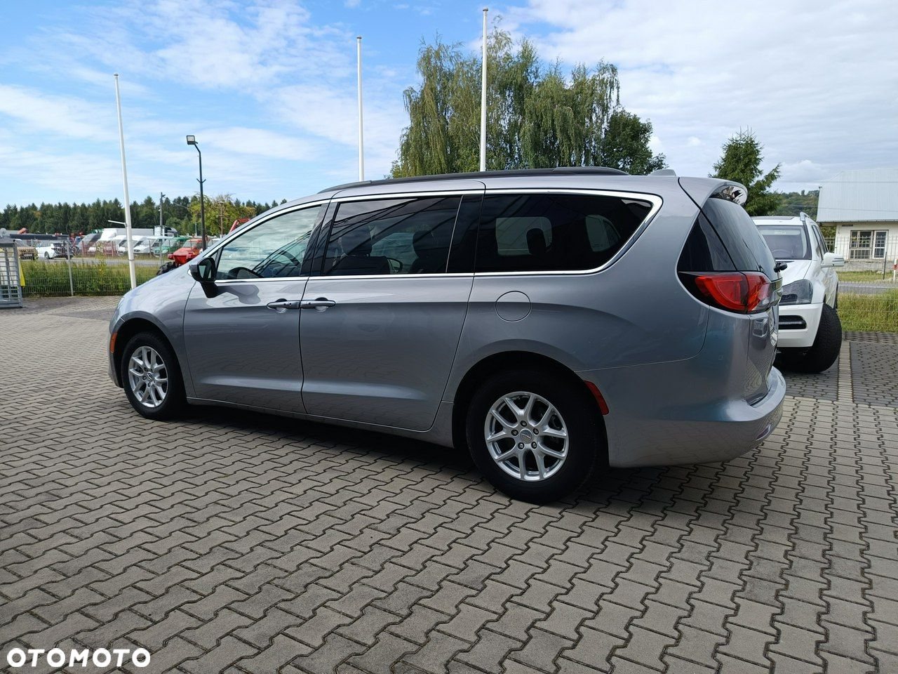 Chrysler Pacifica - 4