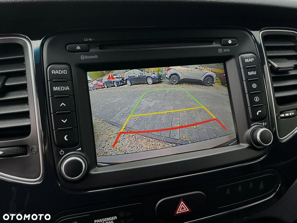 Kia Carens 1.6 GDI Attract - 26