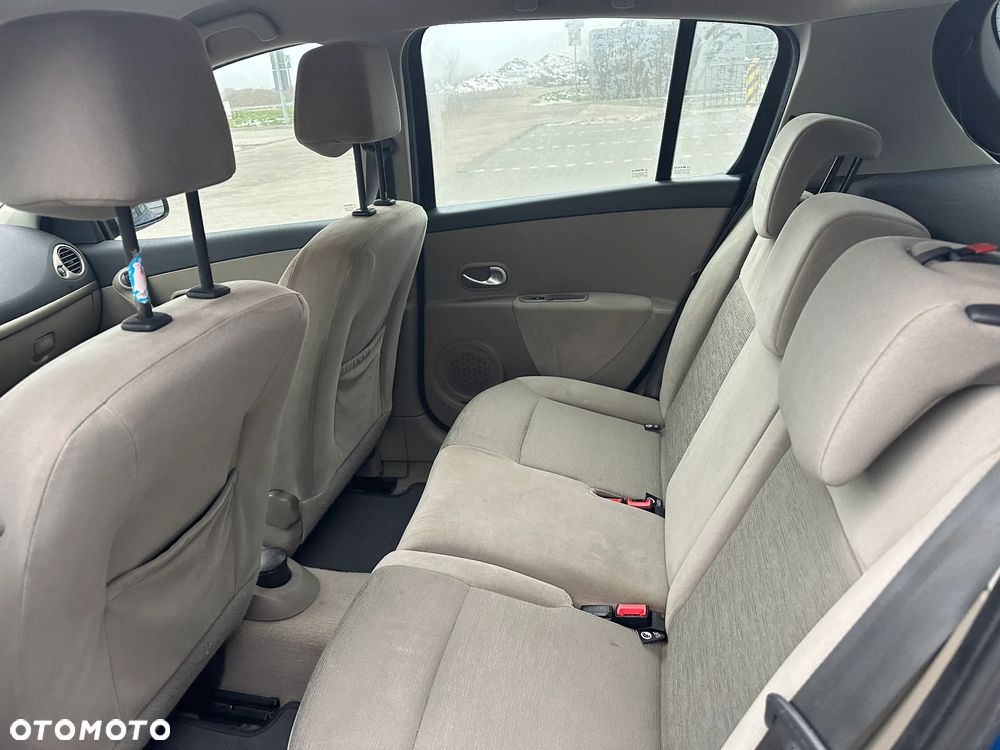 Renault Clio 1.6 Confort Privilege - 9