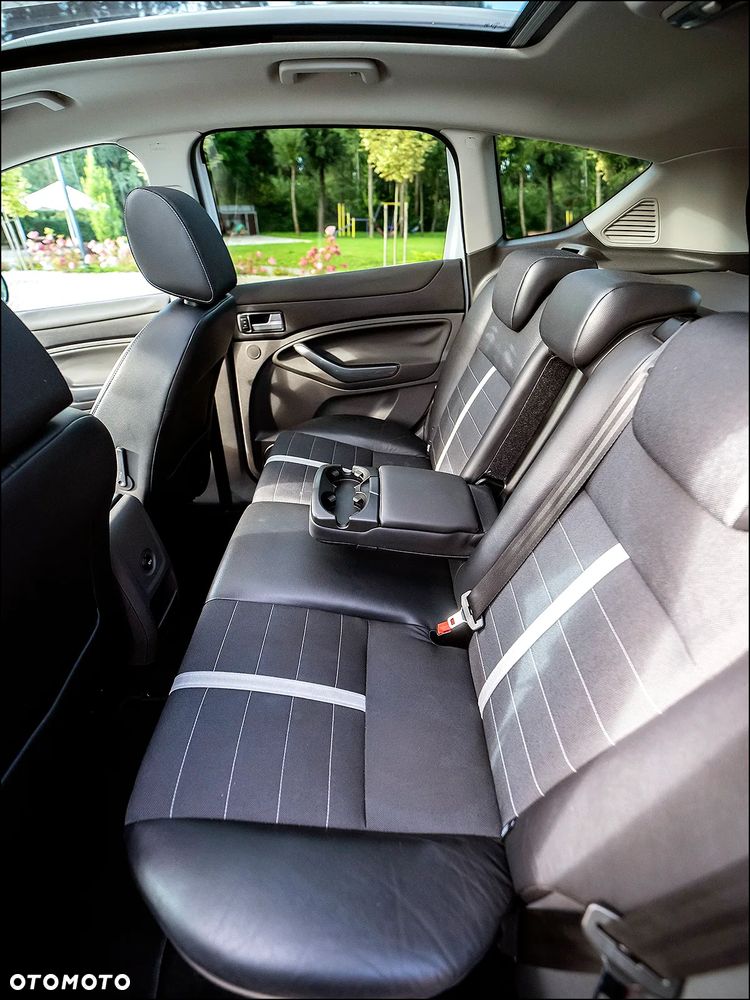 Ford Kuga - 32