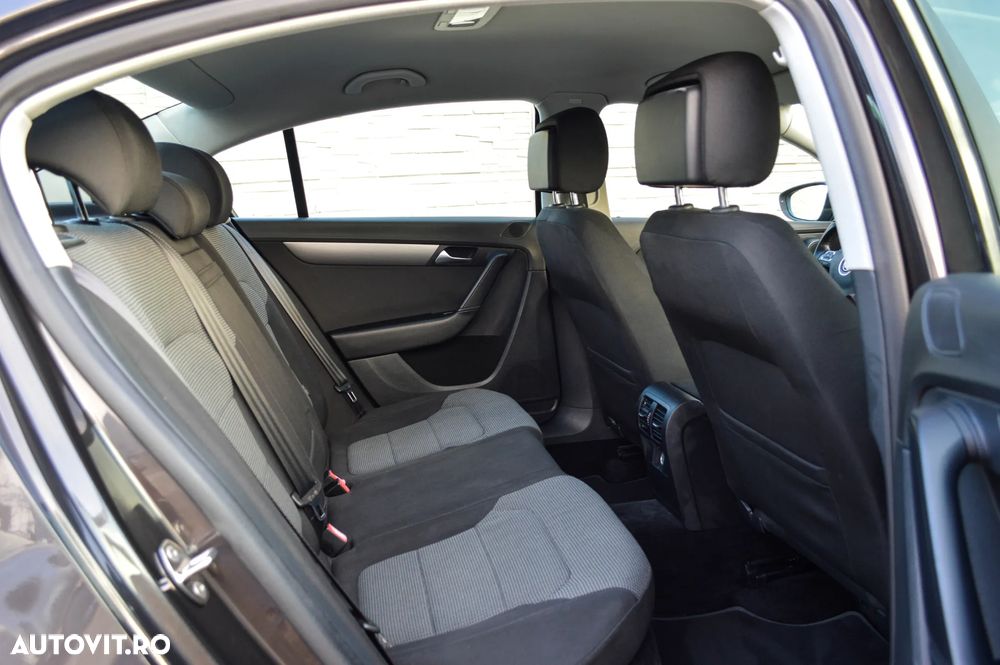 Volkswagen Passat 2.0 Blue TDI SCR Comfortline - 23