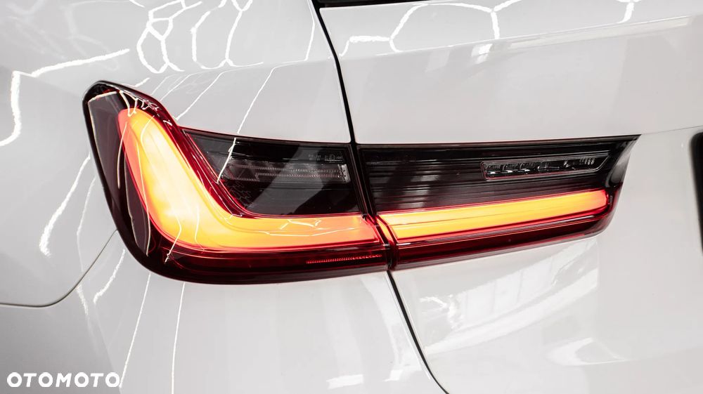 BMW Seria 3 320e Luxury Line - 13