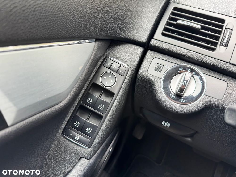 Mercedes-Benz Klasa C 250 CGI Automatik BlueEFFICIENCY Avantgarde - 25