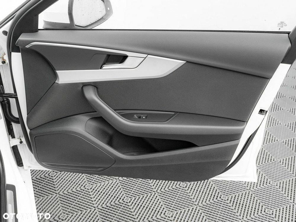 Audi A4 Limousine - 31