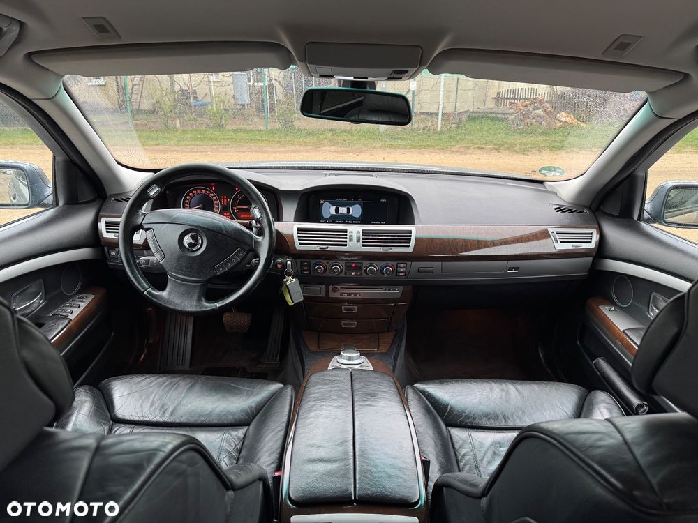 BMW Seria 7 750i L - 27
