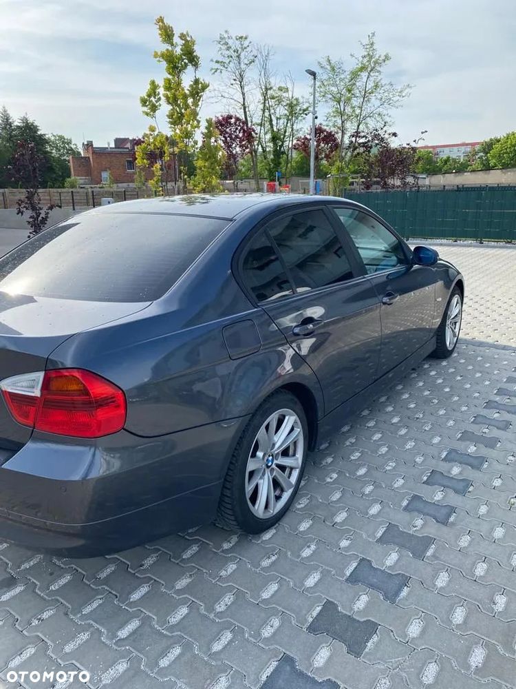 BMW Seria 3 320i - 4