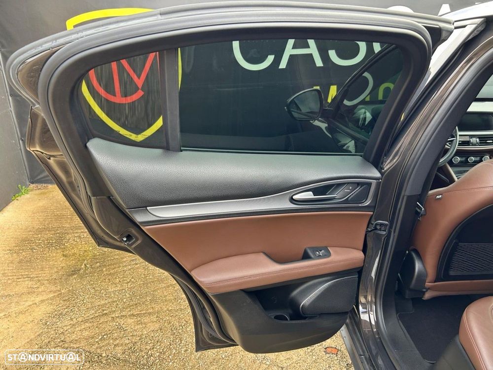 Alfa Romeo Stelvio 2.2 D Super AT8 Q4 - 28