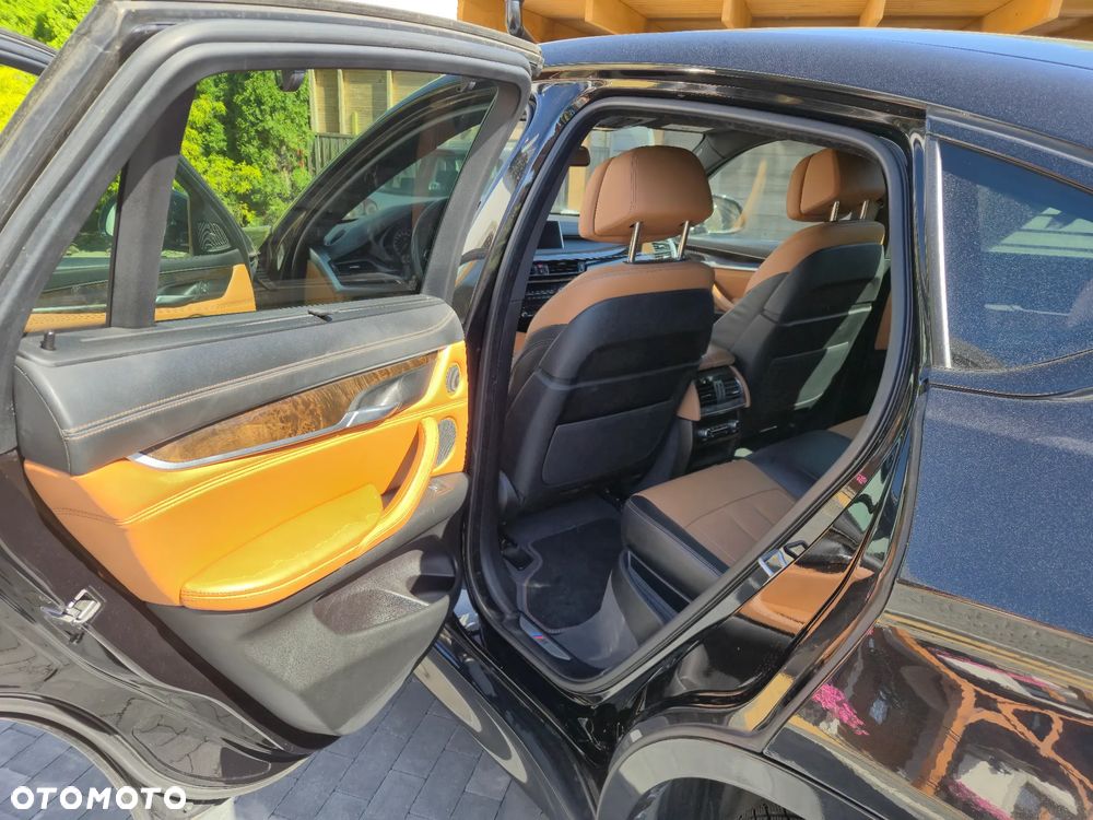 BMW X6 xDrive50i - 14