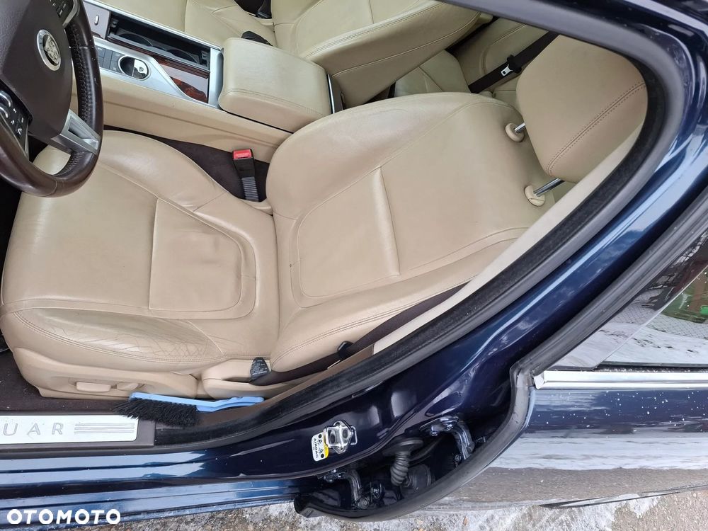 Jaguar XF 3.0 V6 D Luxury - 16