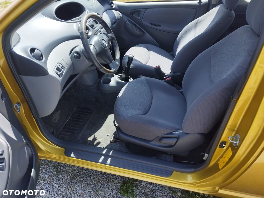 Toyota Yaris - 18