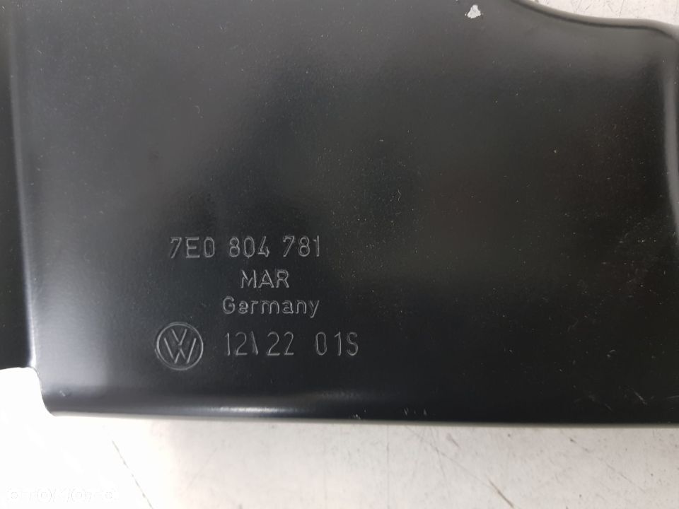VW T5 LIFT T6 2010 - MOCOWANIE PODSTAWA AKUMULATORA NOWA 7E0804781 - 2
