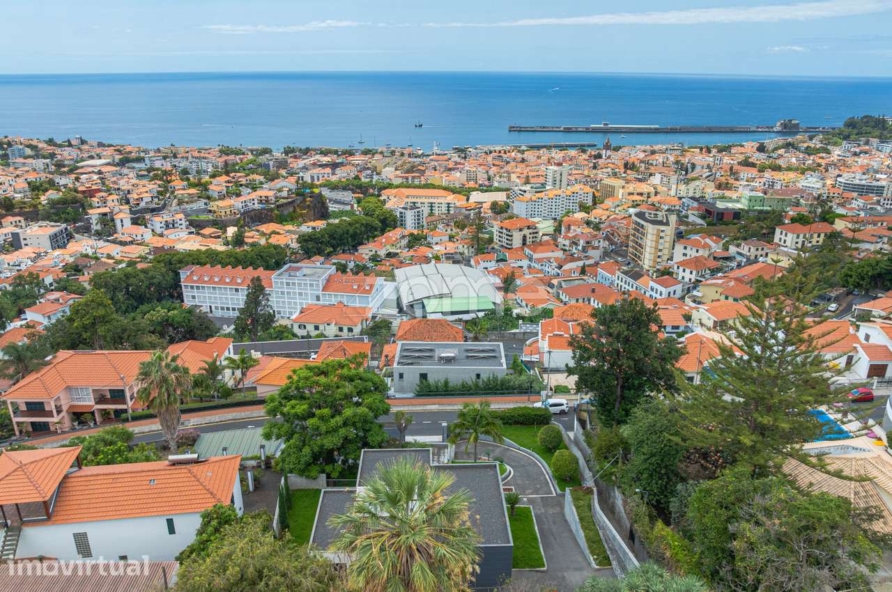 Moradia T3+1 com Vista sobre a Baía do Funchal - Grande imagem: 2/55