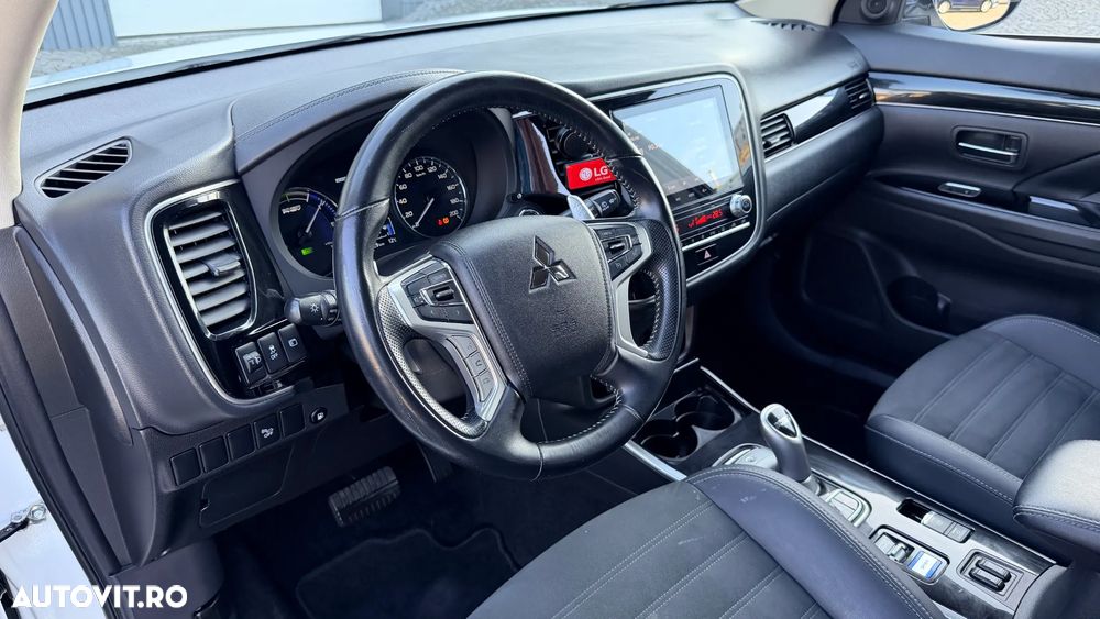 Mitsubishi Outlander PHEV 2.4 L 4X4 Intense - 15