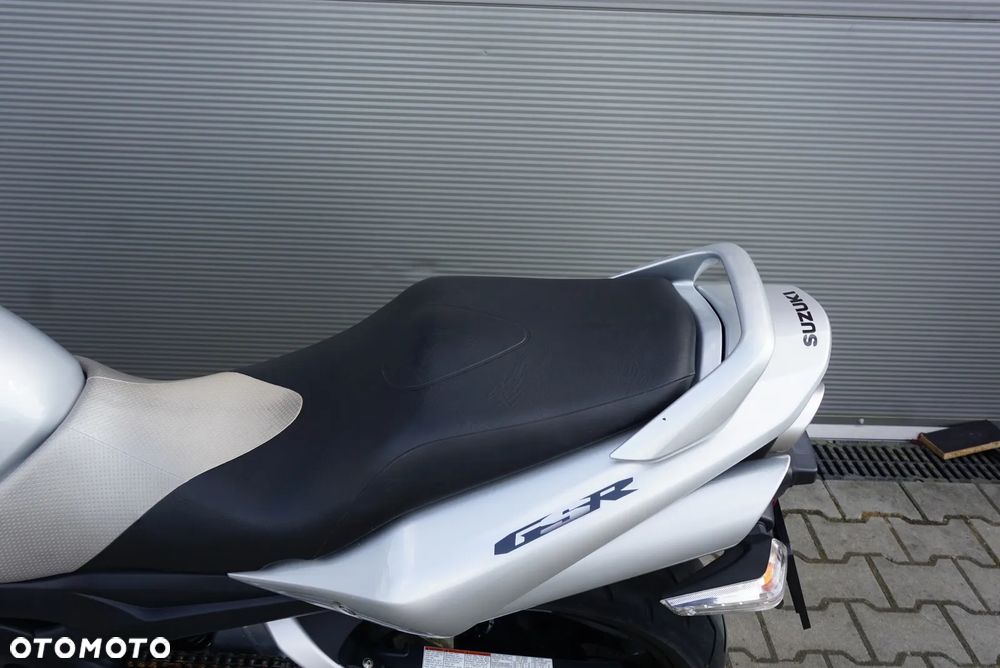 Suzuki GSR - 5